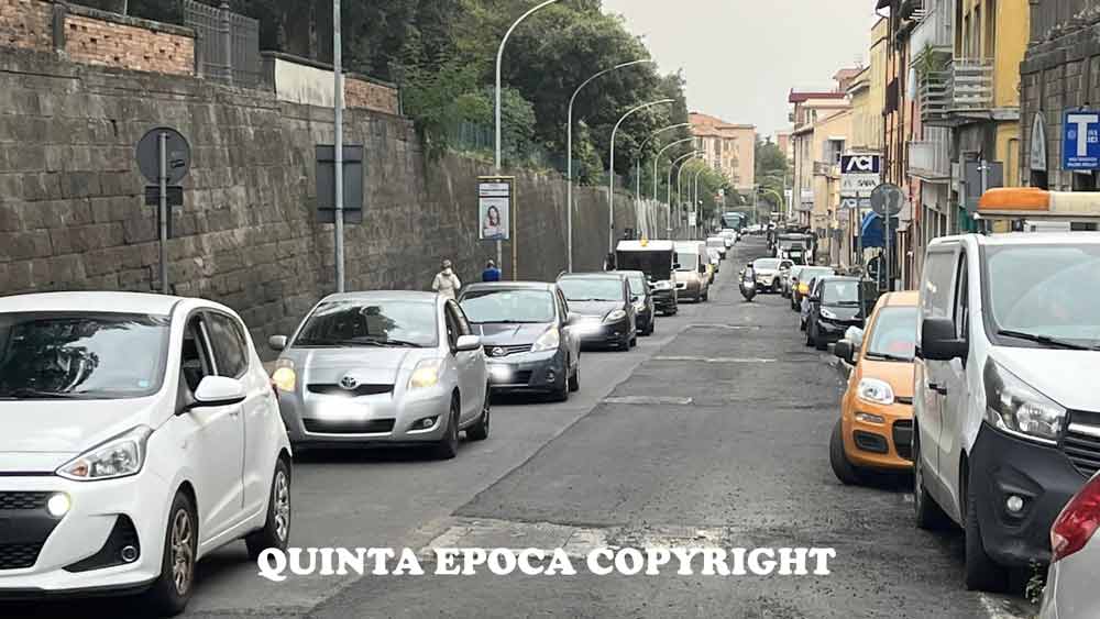 Lavori in corso, traffico in tilt. Stop cantieri a Natale.