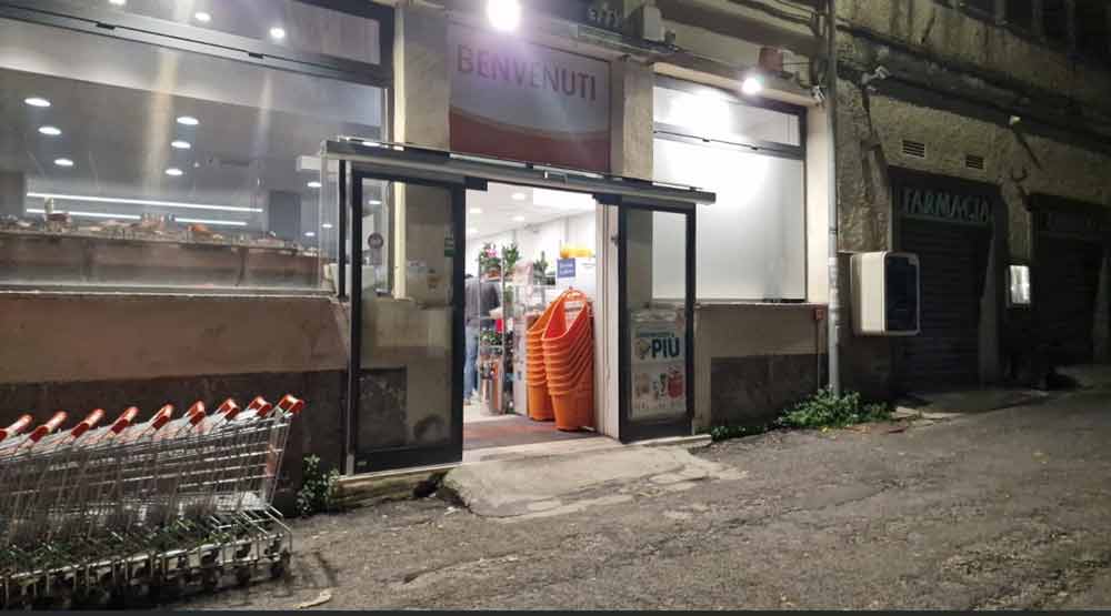 Rapina con pistola finta alla Conad della Quercia.