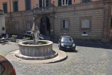 fontana-piazza-dante