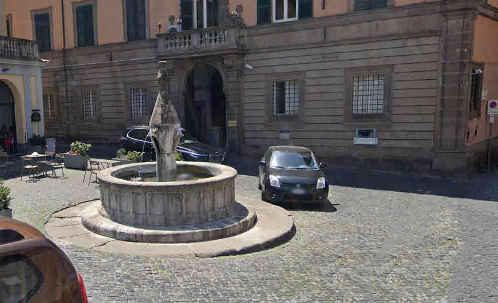 Recupero conservativo delle fontane: si comincia con quella di piazza Dante.
