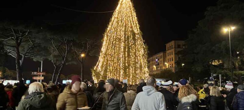 NATALE-ALBERO-SACRARIO-ACCENSIONE