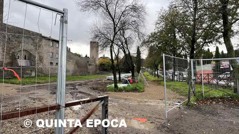 Area camperisti forse pronta a primavera, intanto prende vita il grande parco verde fuori dalle mura.