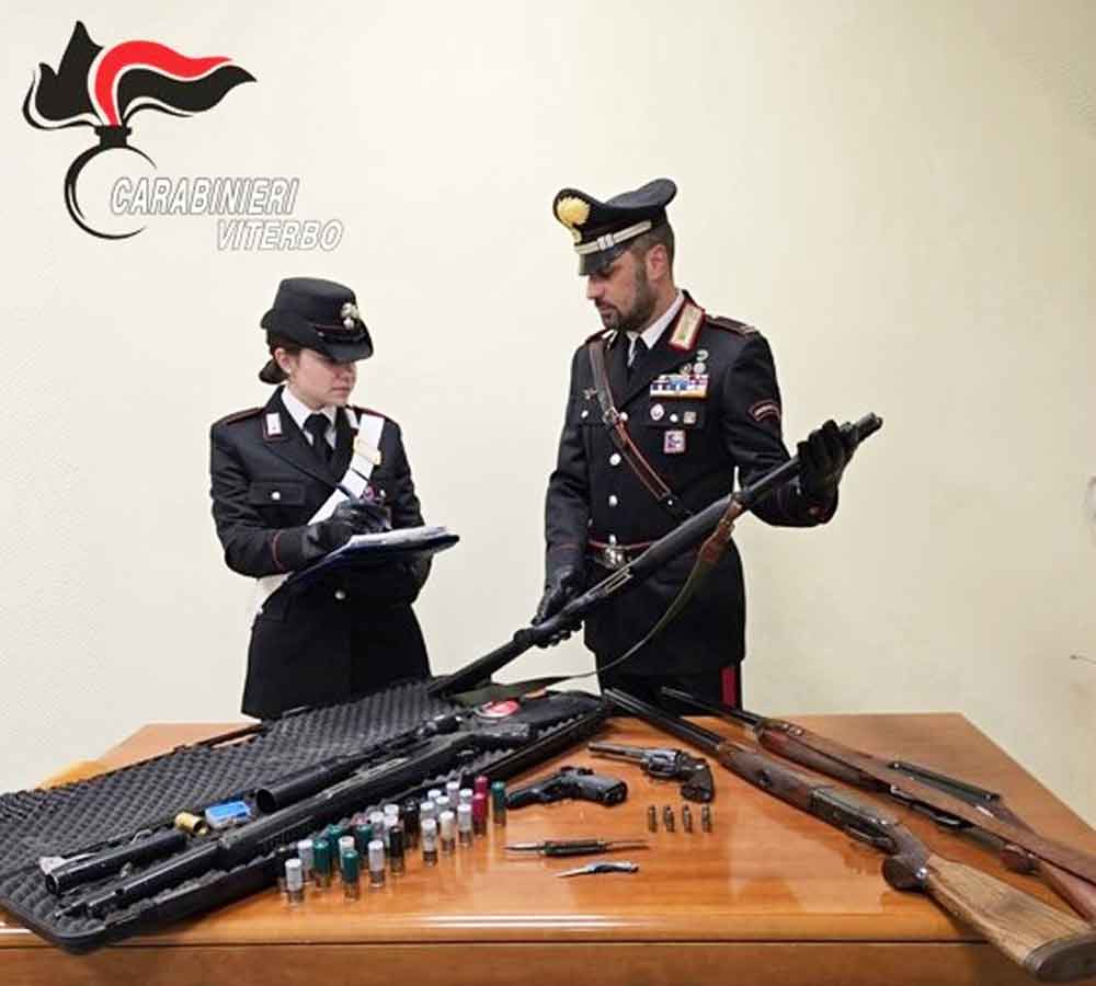 Arma clandestina, munizioni e oggetti atti  ad offendere: arrestato 60enne, denunciato 22enne.