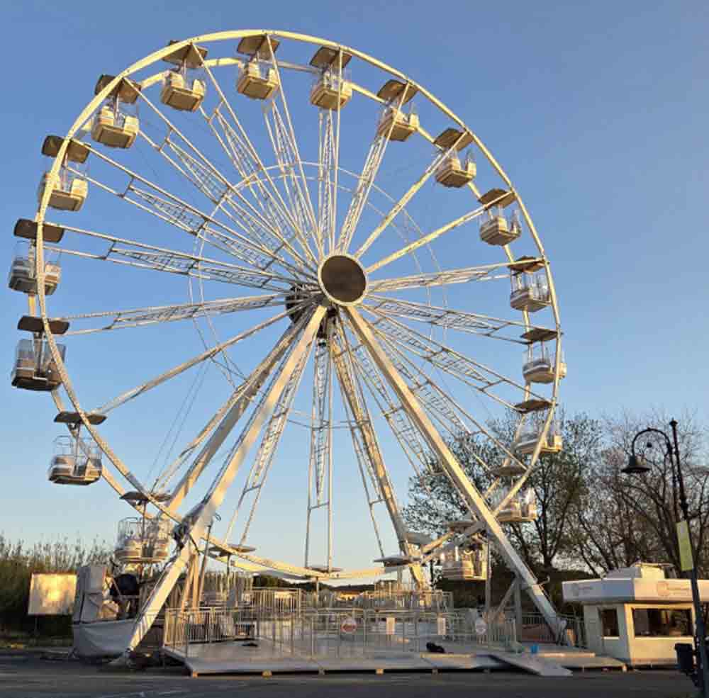 Bolsena: ruota panoramica di 30 metri con cabina vip.
