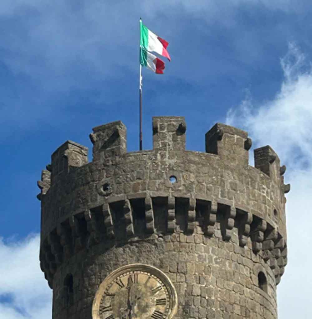 Amici di Bagnaia: “Due Tricolore sulla torre, ma chi controlla certi errori?”.