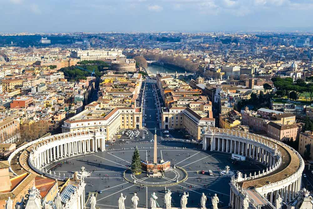 Inizia il Conclave per l’elezione del 267° Papa. Parolin favorito.