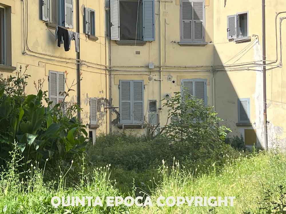 Esplode il degrado di fronte alla passeggiata ecologica. Residenti chiedono telecamere.
