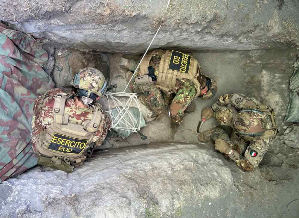 Bomba all’aeroporto militare disinnescata dall’Esercito.