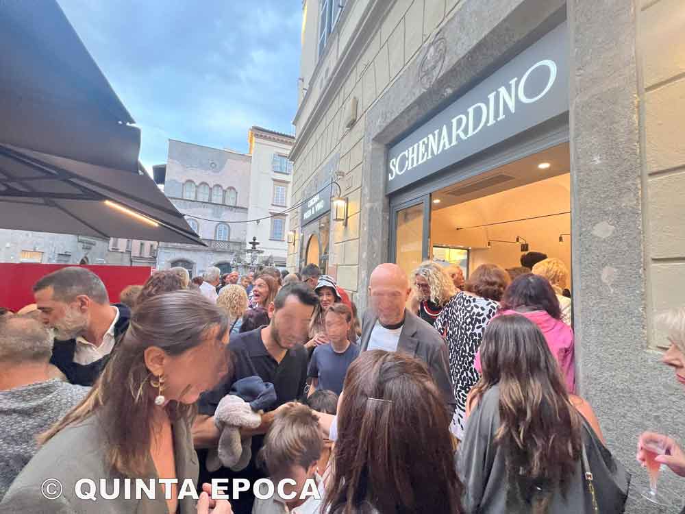 Piazza delle Erbe: “torna” Schenardino in un bagno di folla.