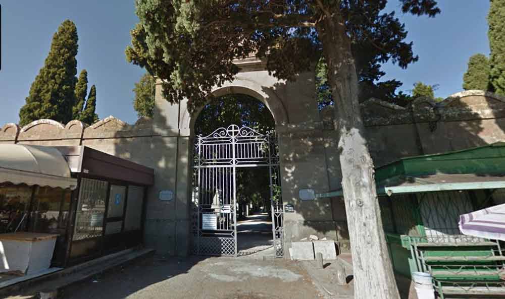 Cimiteriale: 400 ore di straordinario da pagare, il Comune decide di esternalizzare il servizio.