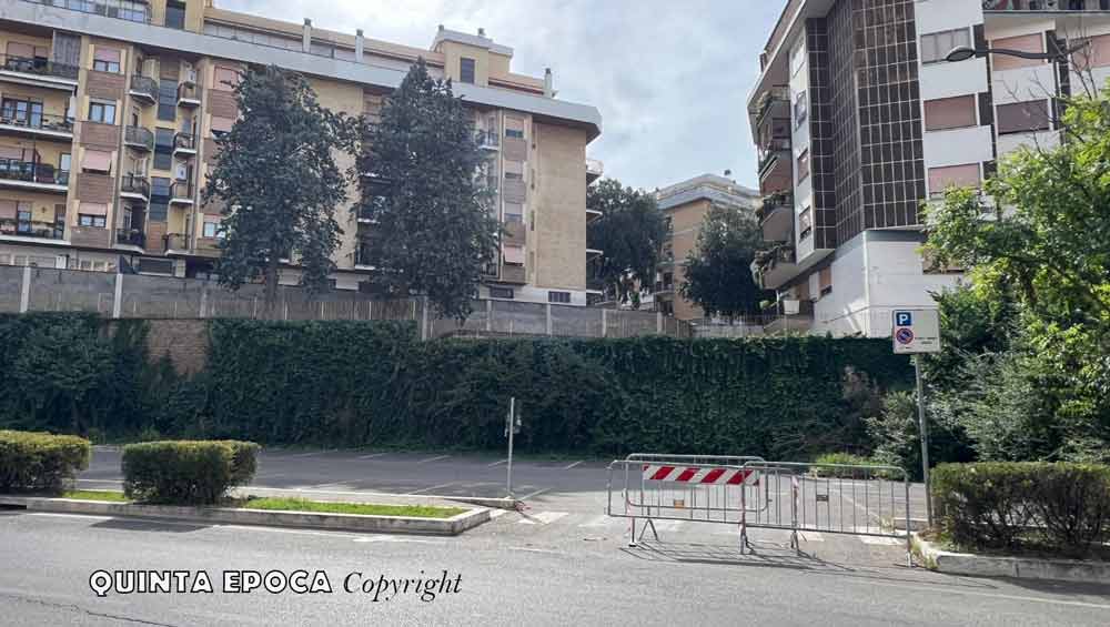 Via Genova, tempi lunghi per la riapertura del parcheggio. Muro pericolante.