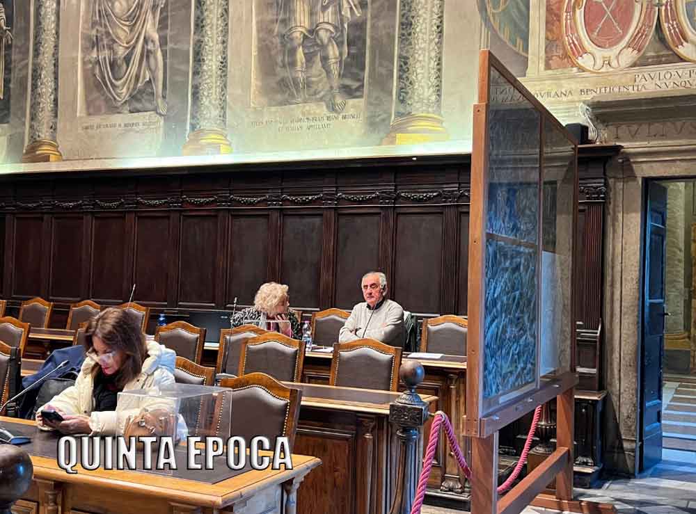 Il regolamento di conti tra consiglieri ruba la scena a quello della polizia urbana.