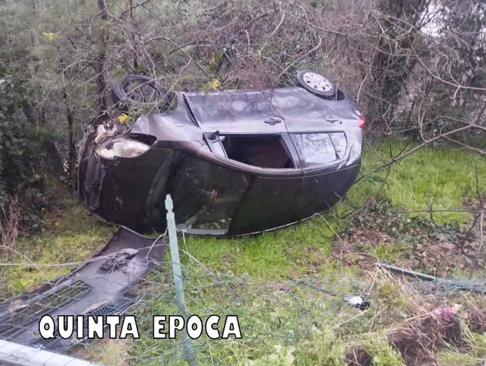 Auto cappotta a via Emilia al Pilastro.