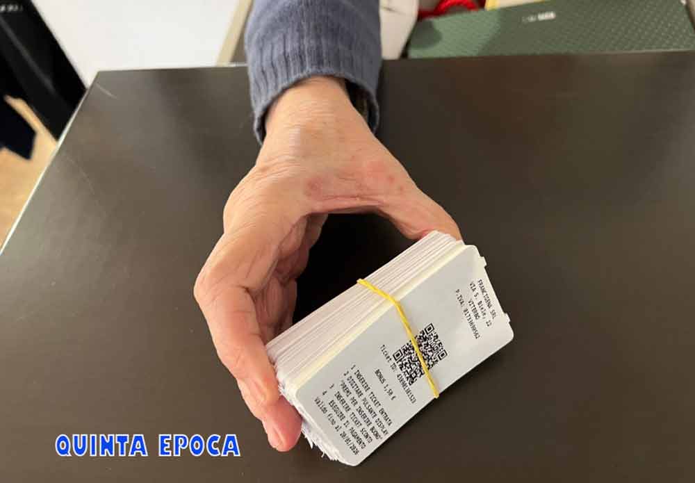 Un’ora gratis di parcheggio, commercianti: “Facciamo noi 5 euro di sconto ai clienti e diamo loro 5 ore gratis”.