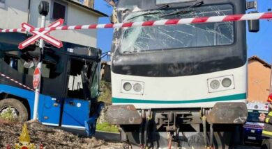 treno-bus-scontro