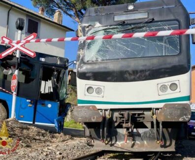treno-bus-scontro