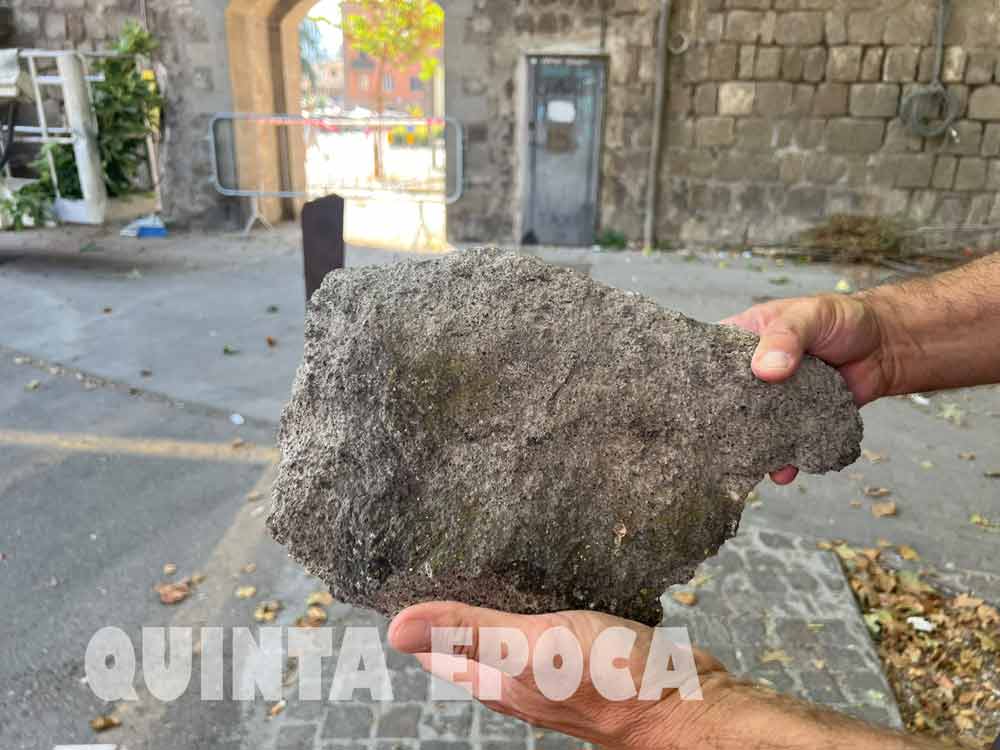 Porta Fiorentina, rimossi pezzi di peperino precari