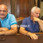 Da sin: Sandro Rossi, Massimo Mecarini, Suor Francesca. Sandro Rossi, Massimo Mecarini, Suor Francesca durante la conferenza stampa di Santa Rosa nel 2019.